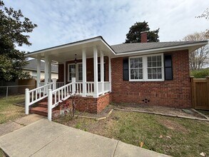 Building Photo - 23 Oak St NE