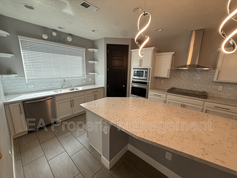 Foto principal - 12036 Monachos Rd SE