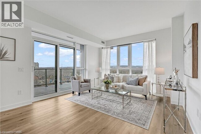 Building Photo - 2007 James St