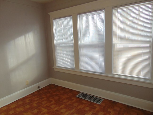 Foto del edificio - 330 S Quincy St