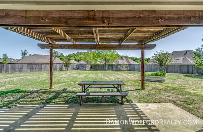 Building Photo - 117 Windy Hollow
