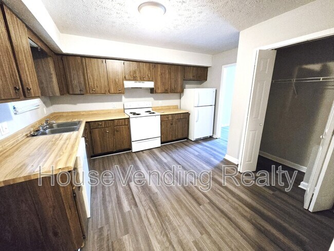 Foto del edificio - 1905 Meadowview Ln