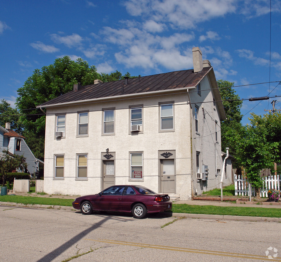 Primary Photo - 111 Old Main St