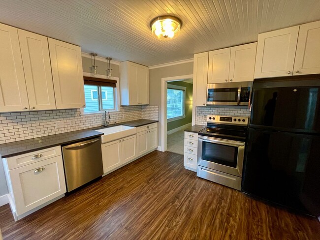 Building Photo - Charming Renovated 2-Bed, 2-Bath Home with...