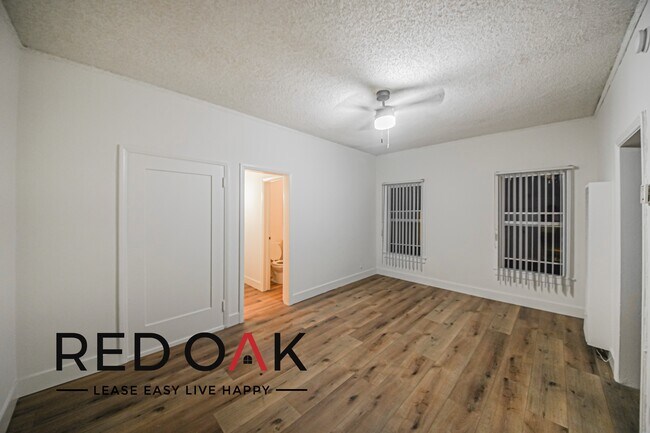 Building Photo - ~1 Month FREE~ Beautiful, Sun-Drenched Stu...