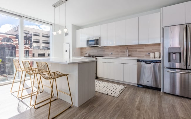 Foto del edificio - 2359 N Lincoln Ave