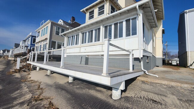 Foto del edificio - 92 Townsend Ave