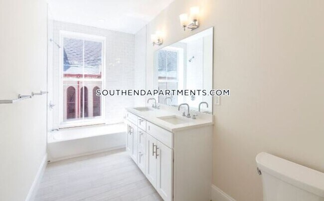 Building Photo - 1902 Washington St