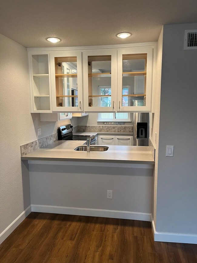 Building Photo - Remodeled 2 Bedroom 2 Bathroom Bennett Val...