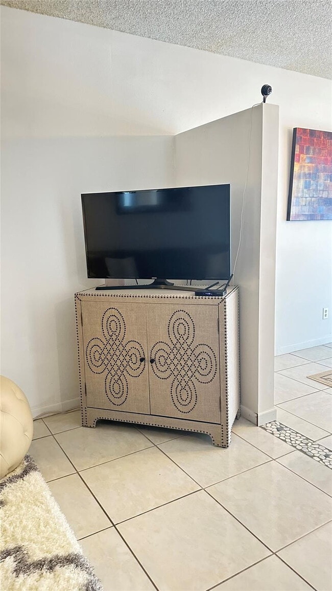 Building Photo - 4046 NW 19th St