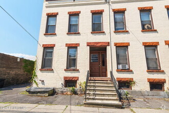 Building Photo - 28 Bradford St