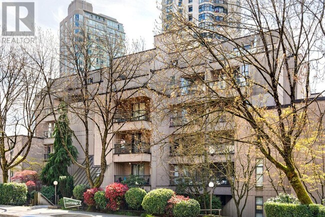 Building Photo - 1080-1080 Pacific St