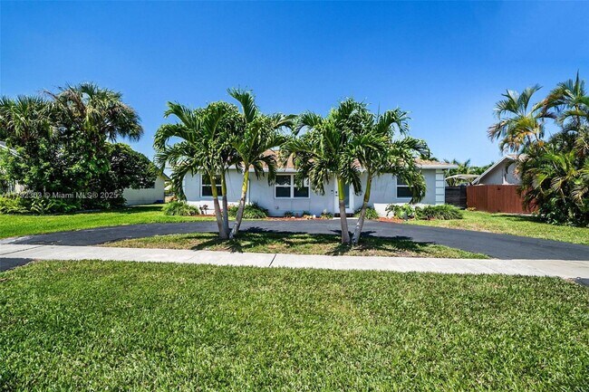 Building Photo - 19445 Carolina Cir
