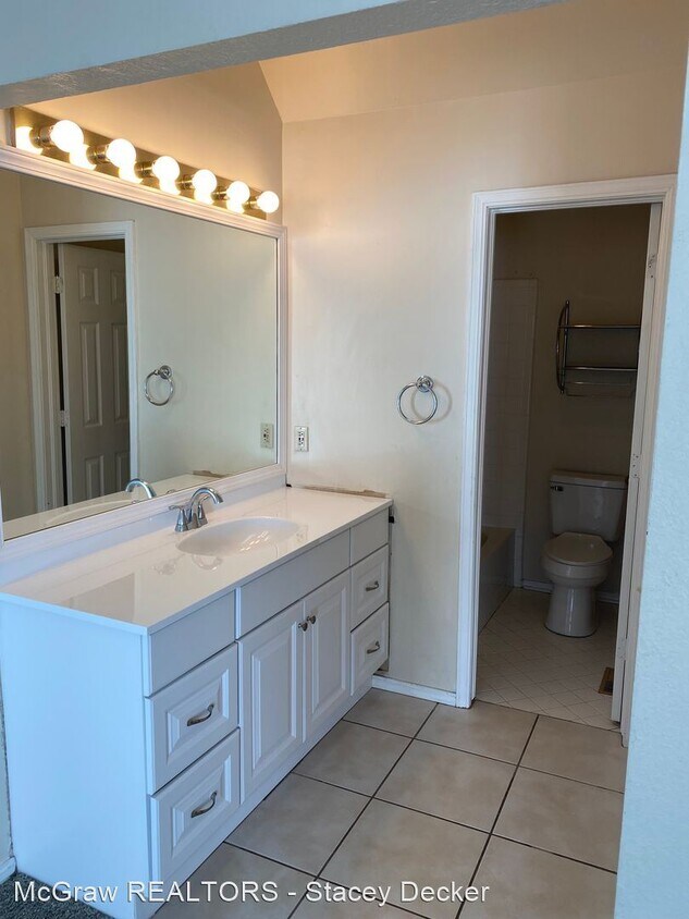 Foto del edificio - 3 br, 2 bath House - 10908 E. 68th St.
