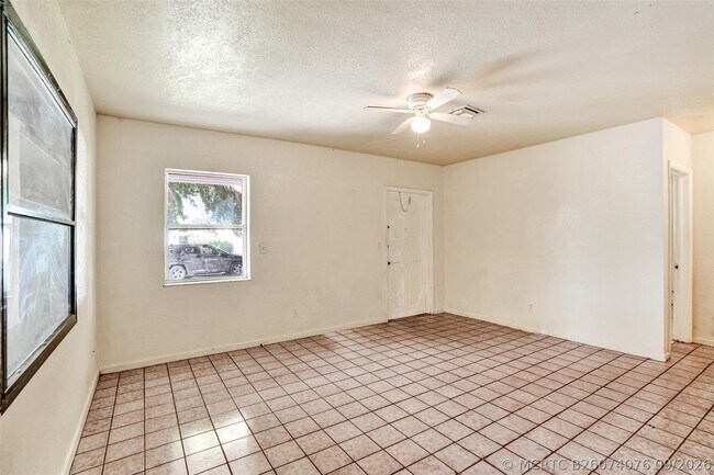 Building Photo - 1318 NW 11th Pl