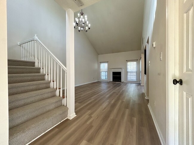 Building Photo - 6817 El Greco Ct