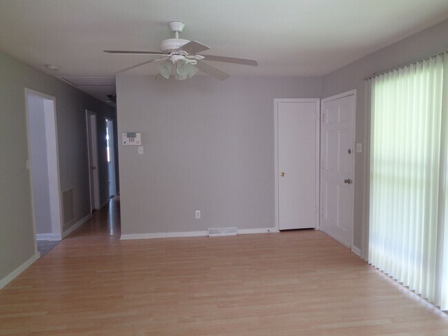 Foto del edificio - 4800 Crestmont Dr