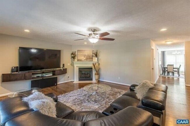 Foto del edificio - 15 Collinswood Wy