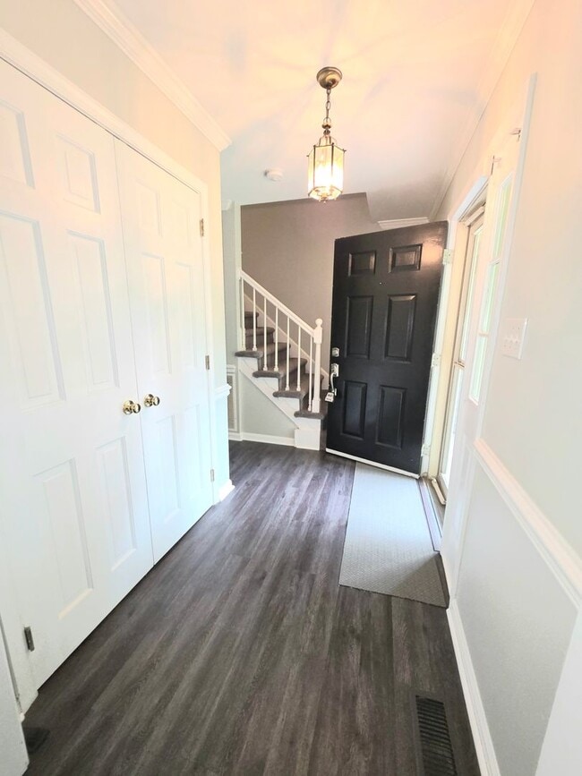 Building Photo - 415 Rosewood Ln