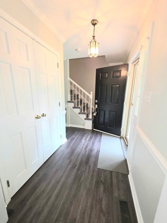 Foto del edificio - 415 Rosewood Ln