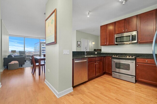 Building Photo - 100 E 14th St