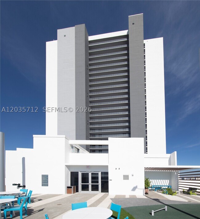 Foto del edificio - 16385 Biscayne Blvd