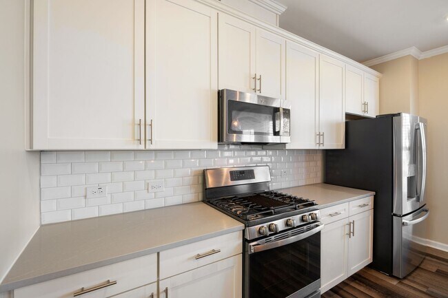 Foto del edificio - Beautiful 4-Bedroom Home Centrally Located in the Triangle!