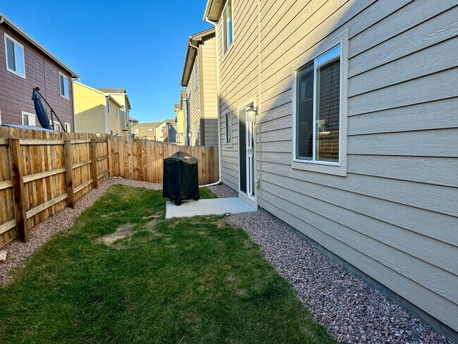 Foto del edificio - FANTASTIC 3BD/2.5BA w/ A/C in Patriot Park