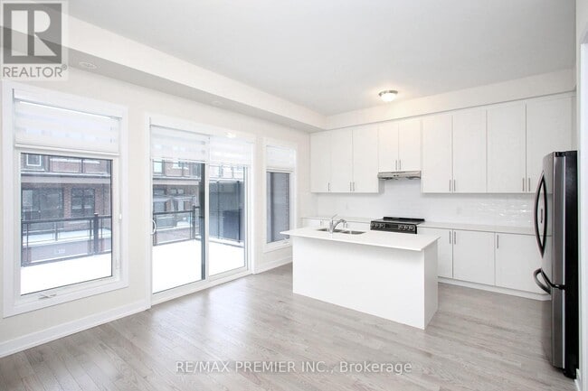 Building Photo - 3057 Welsman Gdns