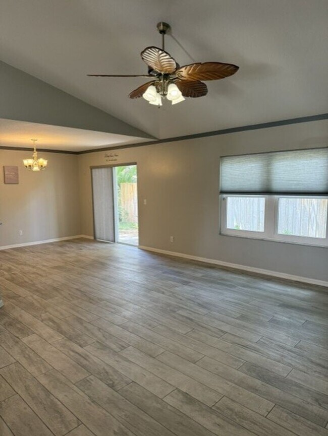 Building Photo - Well maintained home in Silver Oaks! Great location!