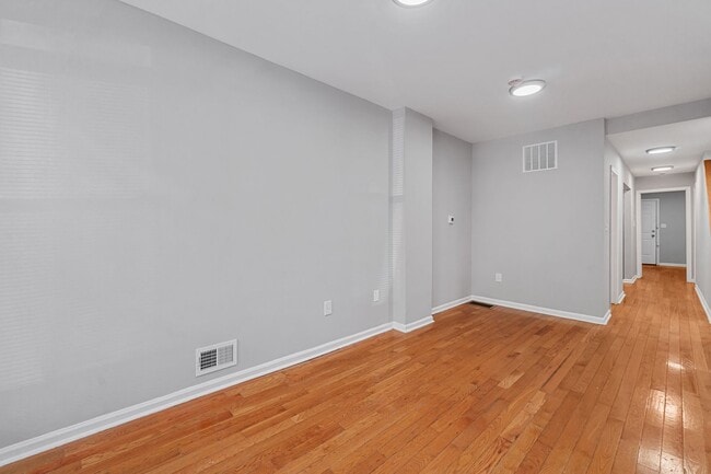 Foto del edificio - 1027 Bennett Pl