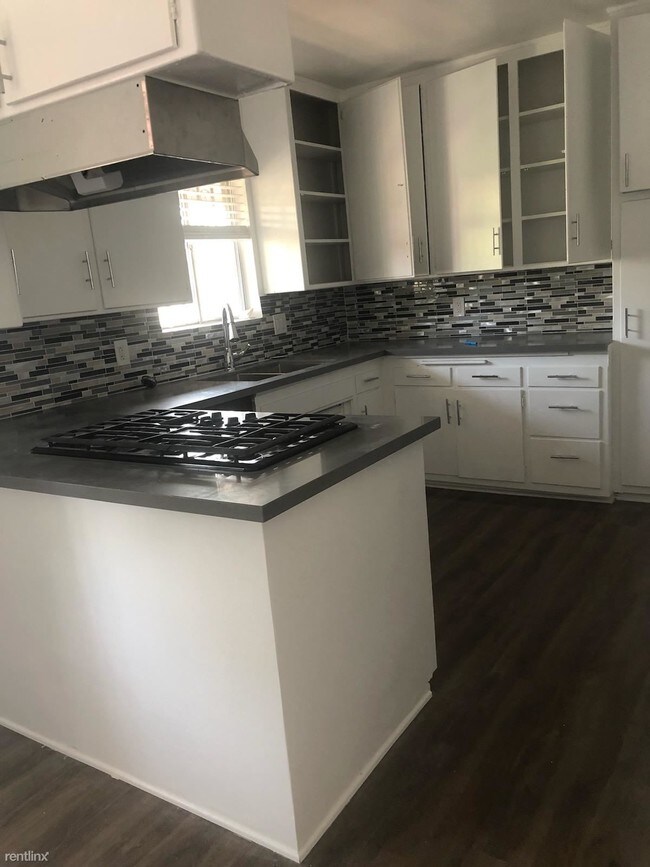 Building Photo - 3 br, 2 bath  - 1339 N Hobart Blvd 6