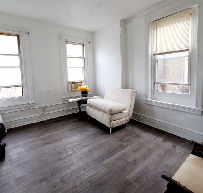 Photo - 5502 W Thompson St Apartment