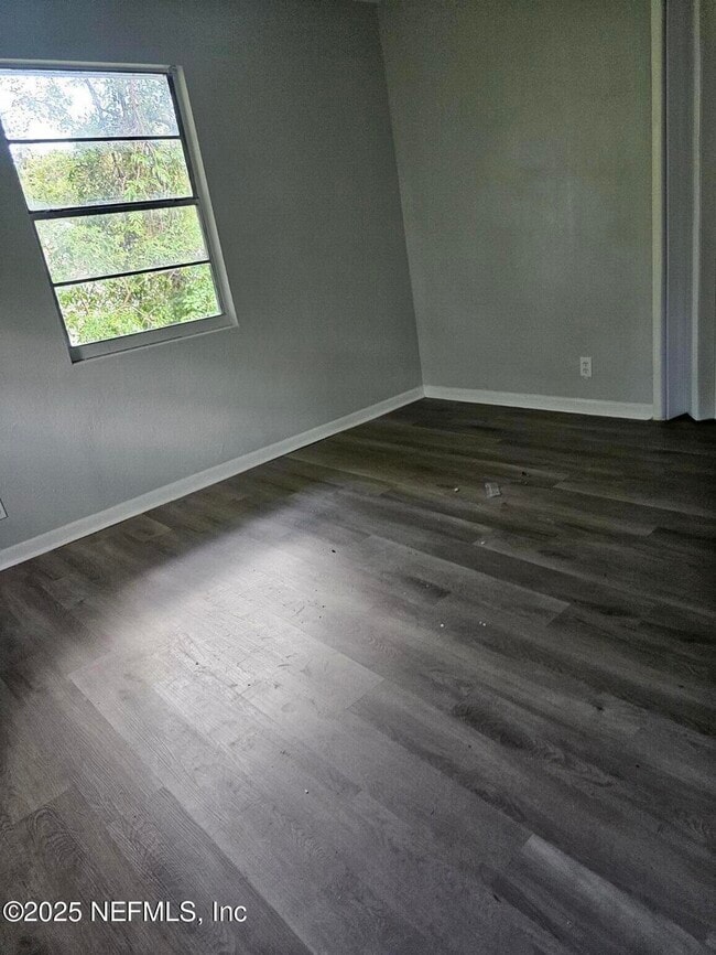 Building Photo - 1359 W 31st St