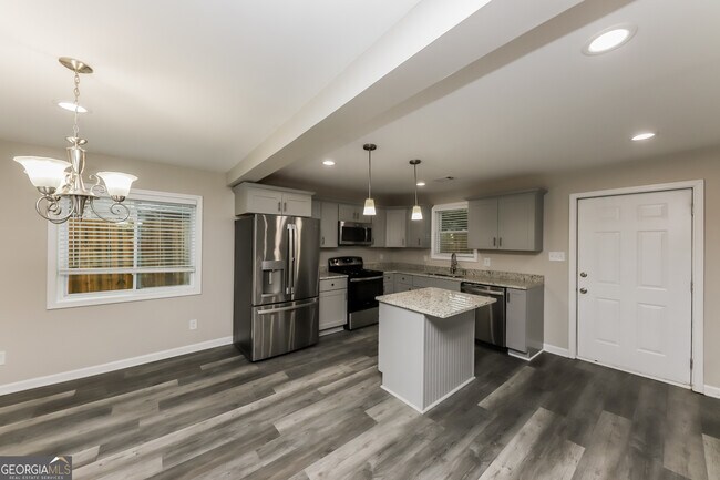 Building Photo - 3539 Meadowview Dr