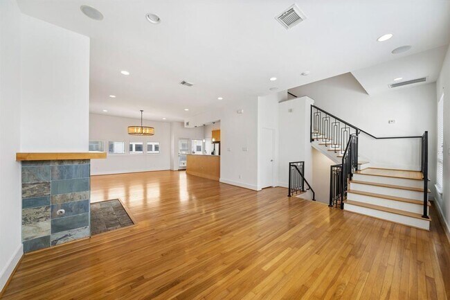 Building Photo - 4707 Caroline St