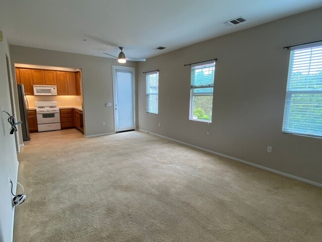 Building Photo - Well Kept 2 Bedroom townhome in San Marcos