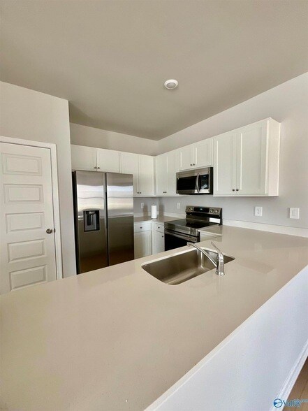 Foto del edificio - 17801 Denham Cir