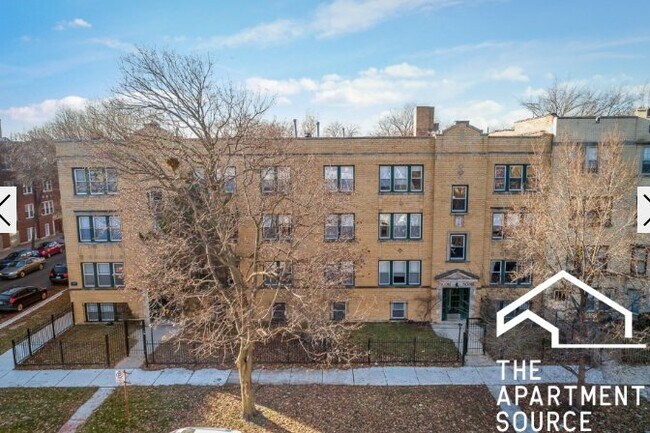 Building Photo - 5036 N Wolcott Ave