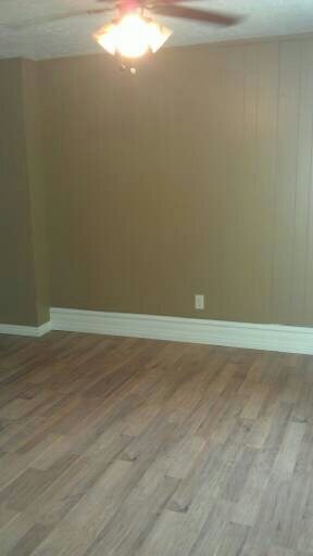 Building Photo - 410 E Van Ness Pl