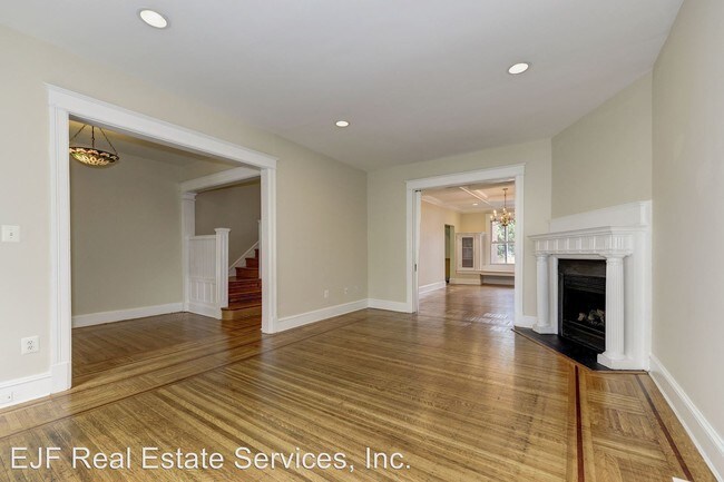 Foto del edificio - 1627 Hobart St NW
