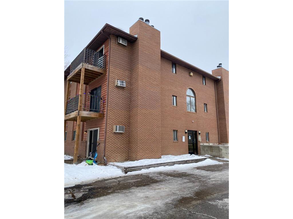 Foto del edificio - 901 Country Club Dr