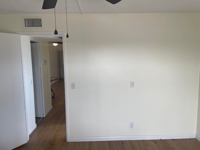 Foto del edificio - 555 Purdy Ln