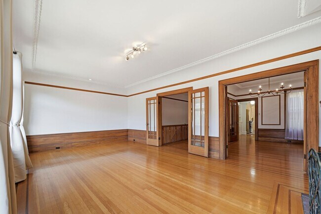 Foto del edificio - Light Filled Condo in Noe Valley+ Parking Included+ Laundry In unit - Please Contact for Showing ...