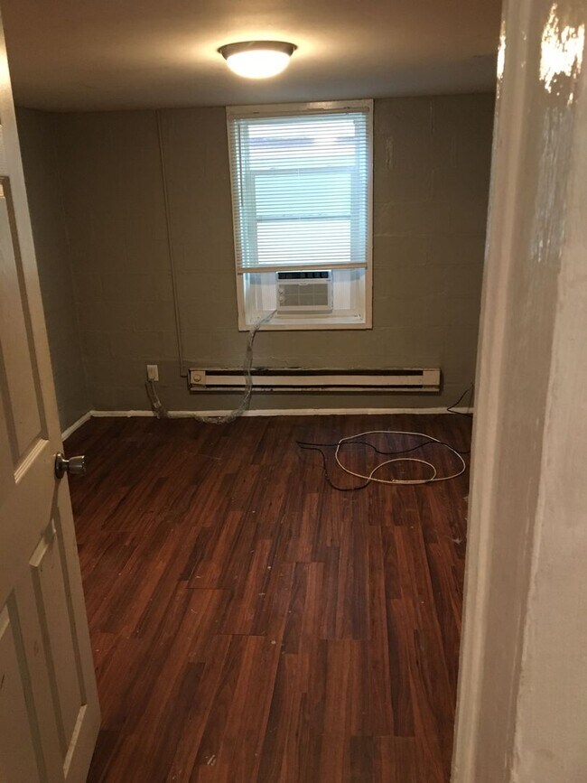 Foto del edificio - COMING SOON! 2 Bed / 1 Bath