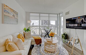 Building Photo - 1515 Bay St.