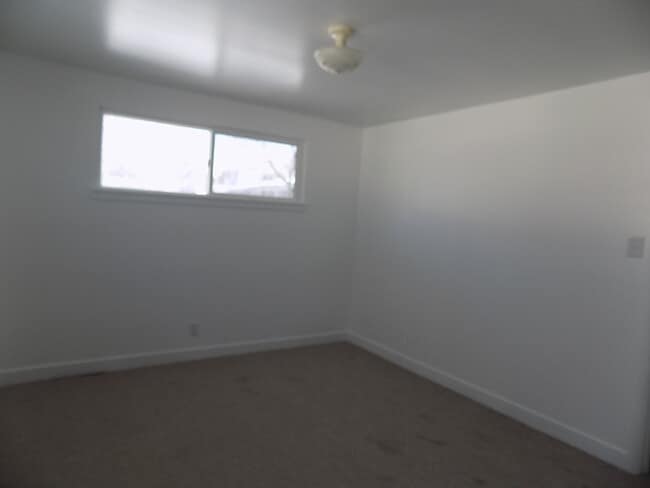 Building Photo - 1443 N 250 W