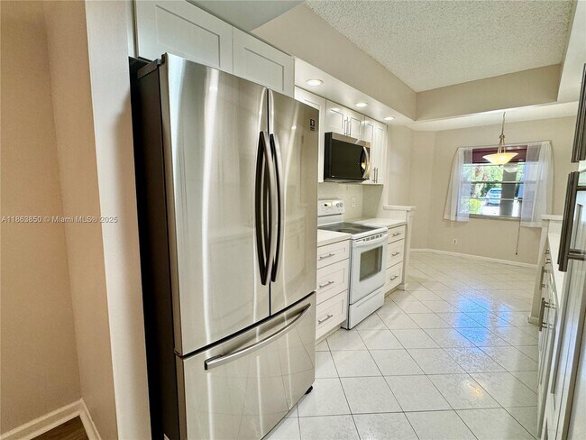 Building Photo - 1601 Abaco Dr