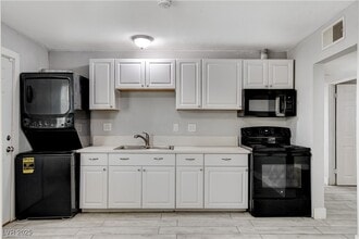 Building Photo - 1809 Linden Ave