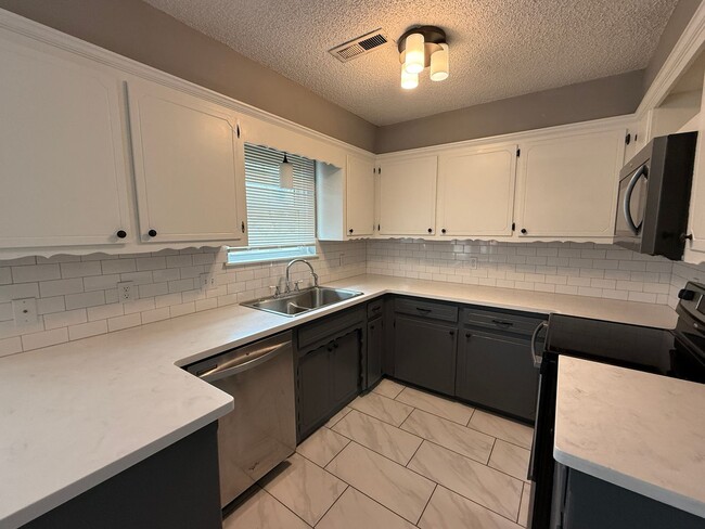 Building Photo - Broken Arrow 3 Bedroom 1 Bath